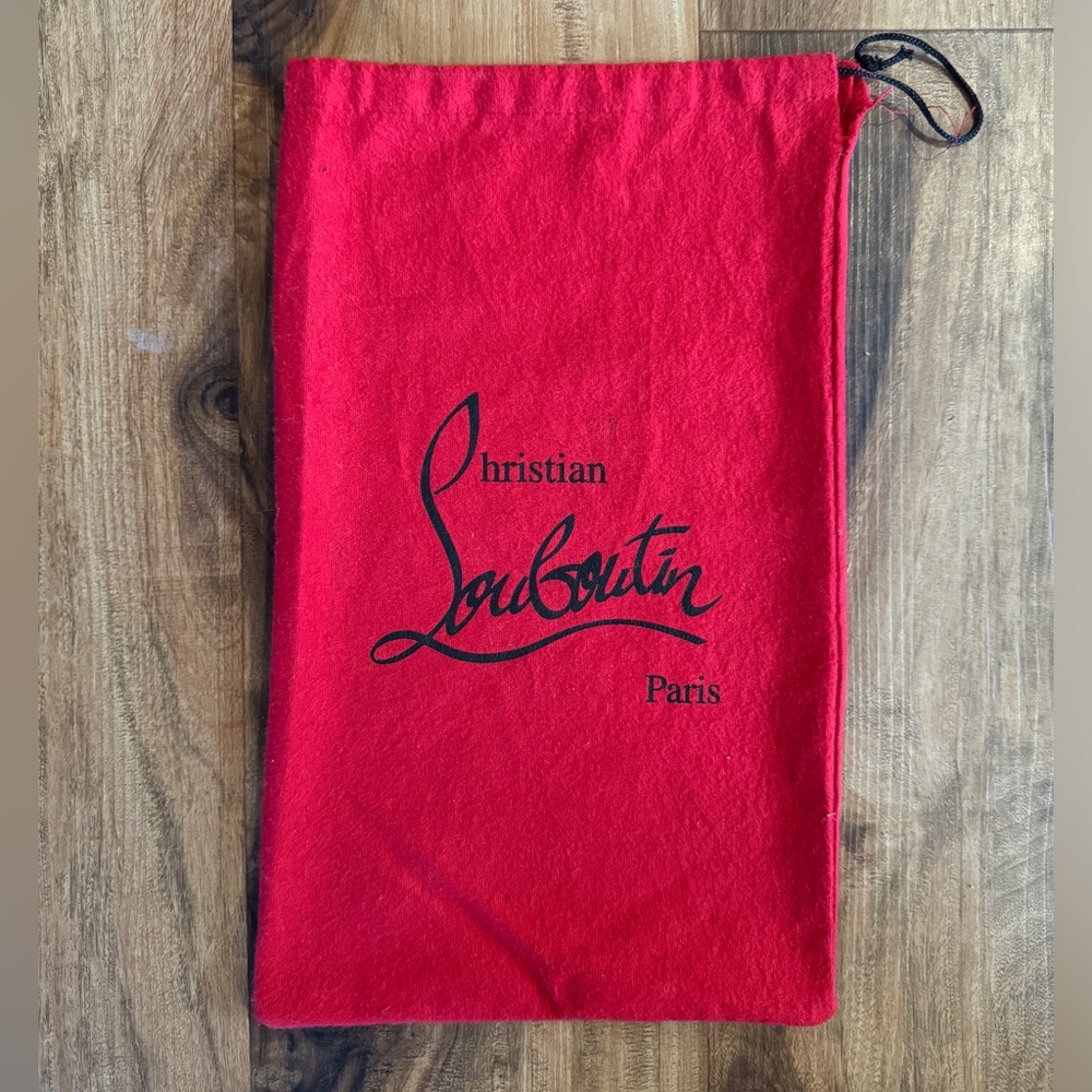 Christian Louboutin Signature Red Paris Shoe Bag. Collectabile!!!